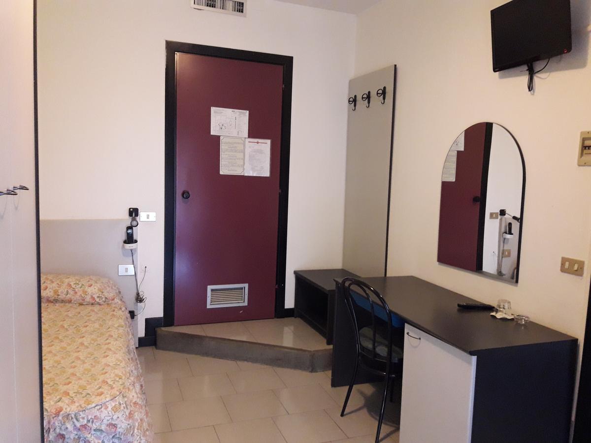 Albergo Piccadilly Medolago Buitenkant foto