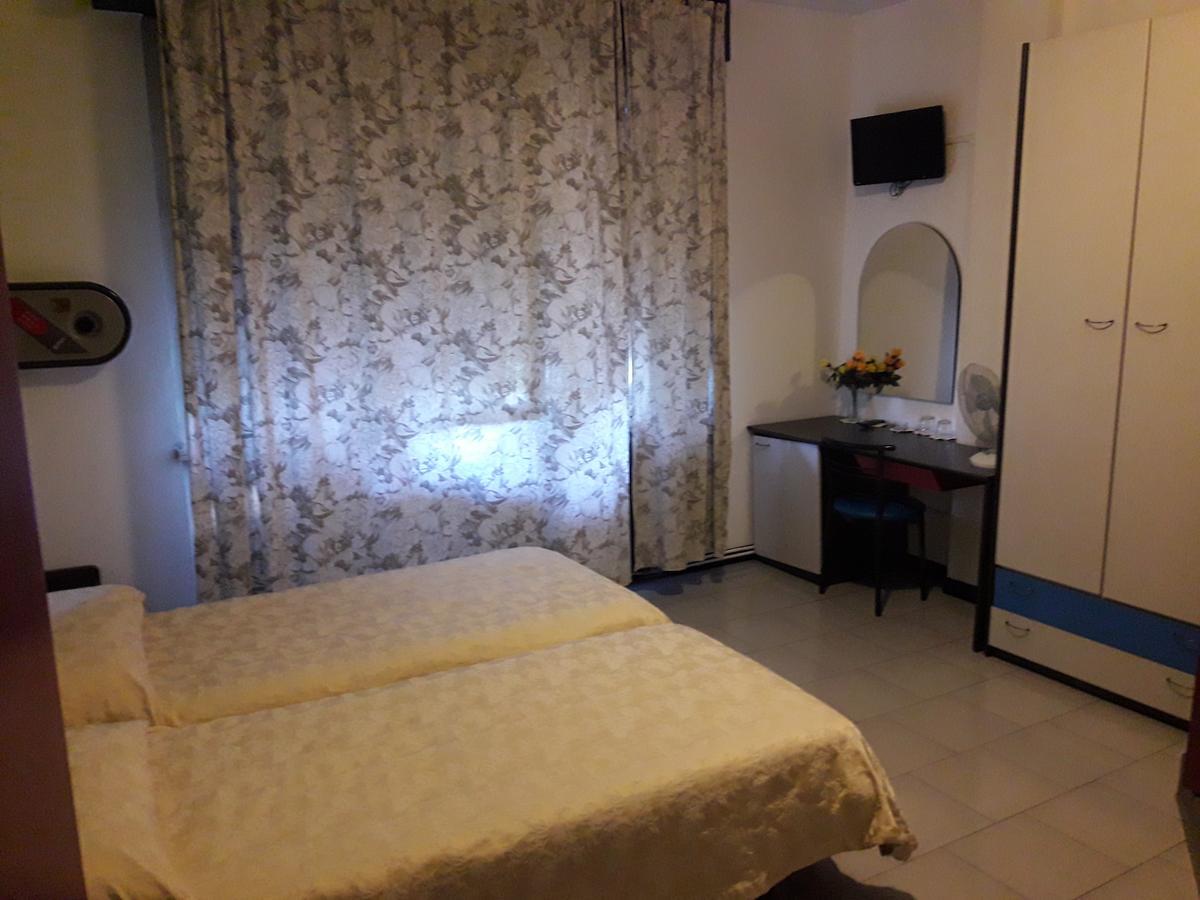 Albergo Piccadilly Medolago Buitenkant foto