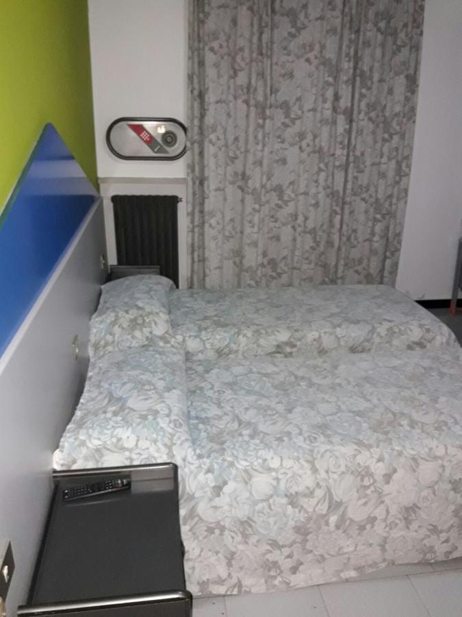 Albergo Piccadilly Medolago Buitenkant foto